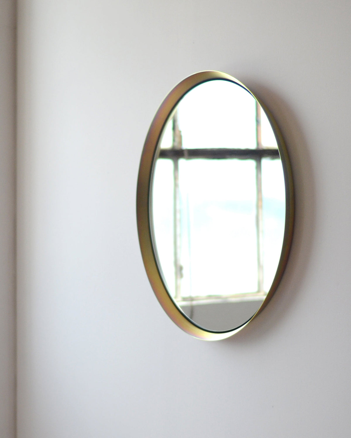 Kendrick Round Mirror in Iridescent, room setting