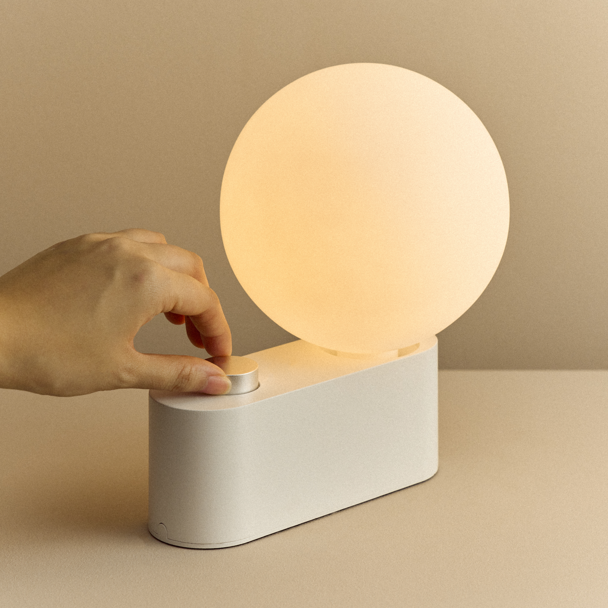 Alumina Lamp in Chalk, close-up