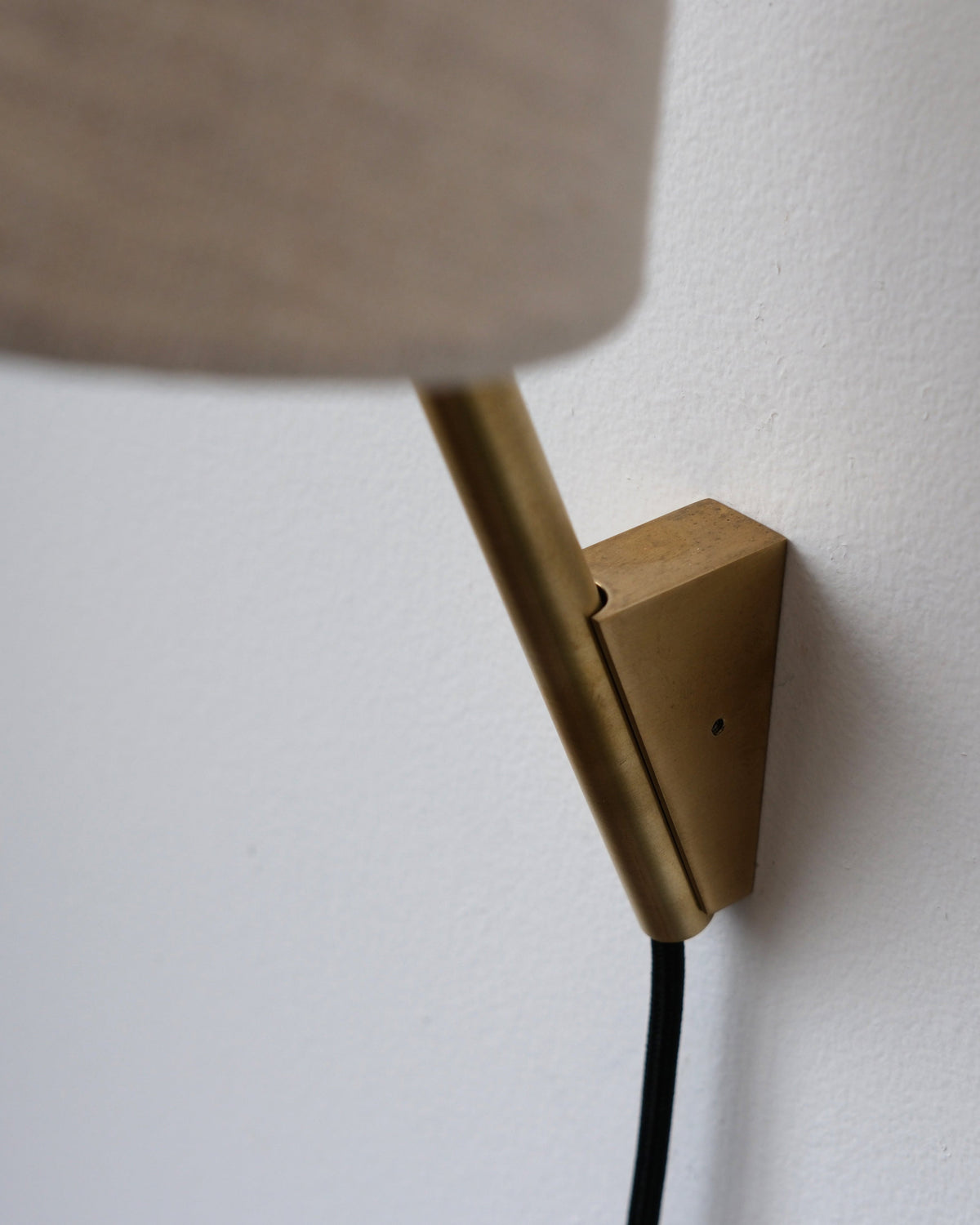 Tokyo Sconce in Brass, wall bracket detail