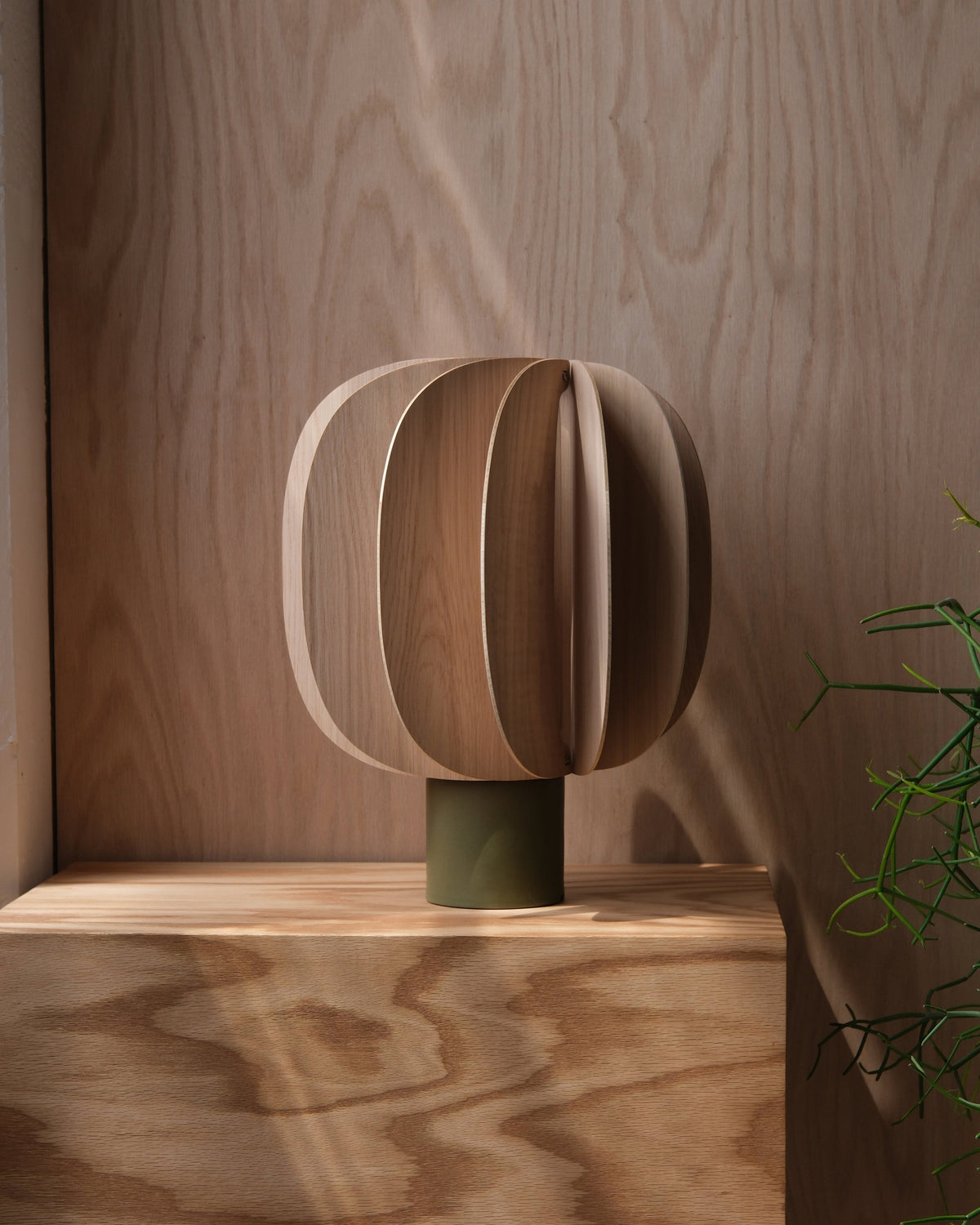 Fin Table Lamp, Moss, Fin II