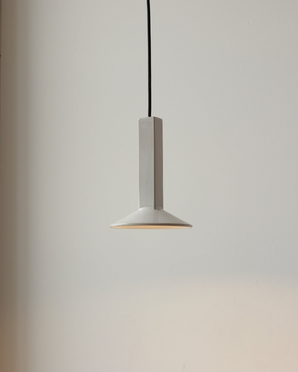 Arthur Pendant in White Glossy, room setting