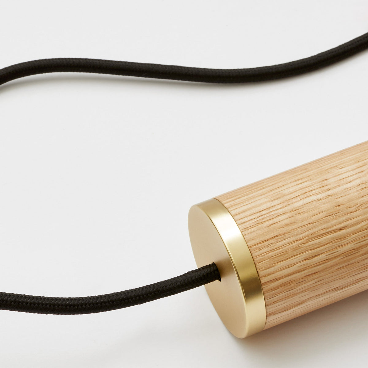 Voronoi II Pendant Light in Oak, close-up of the oak lampholder
