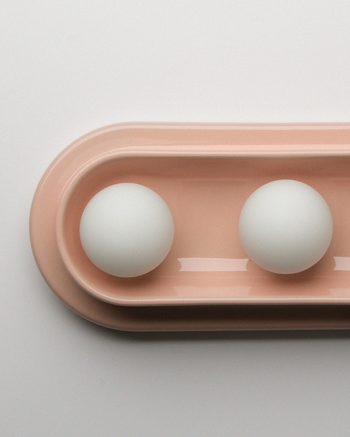Q Triple Sconce in Pink Glossy, close view