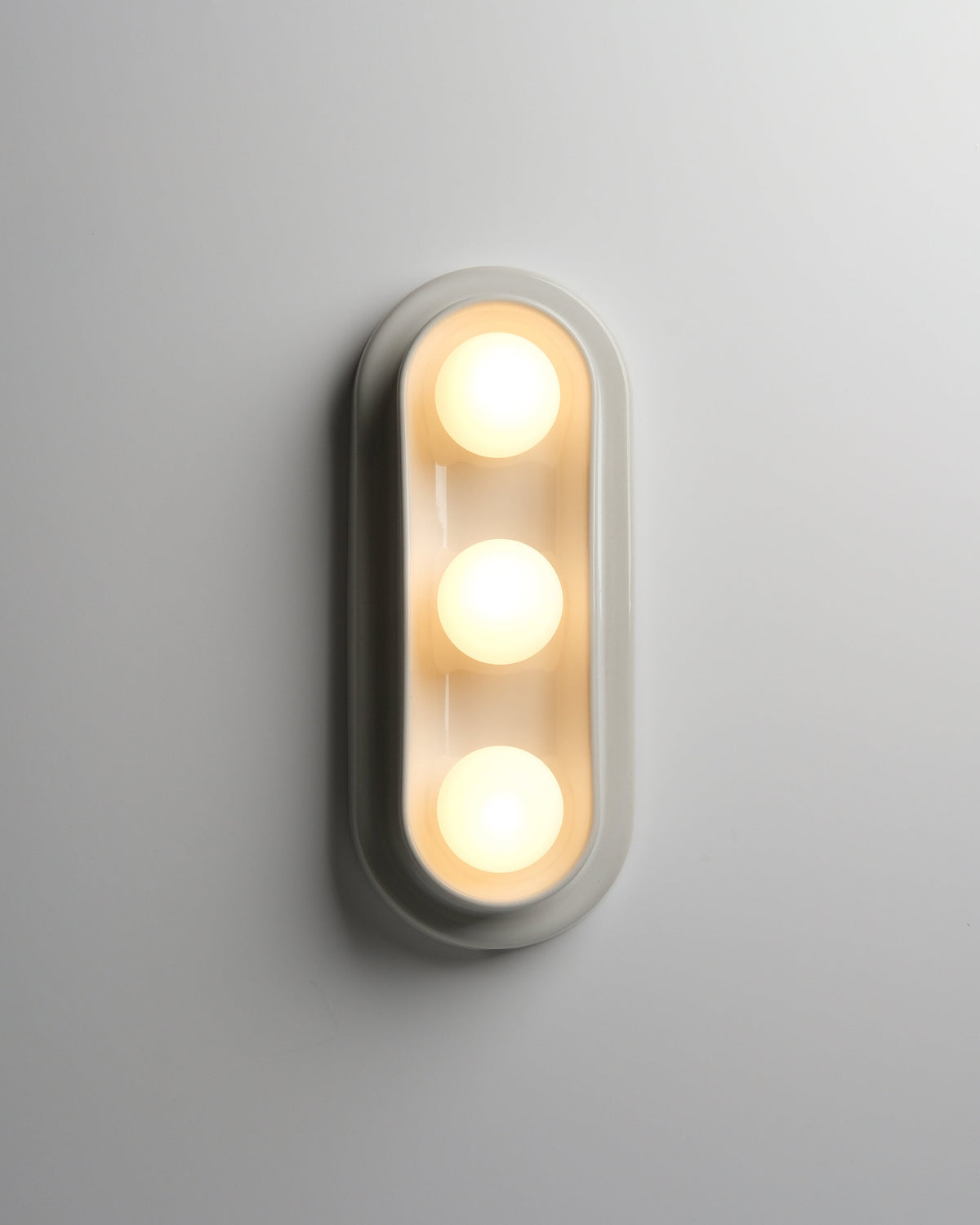 Q Triple Sconce in White Glossy, lit